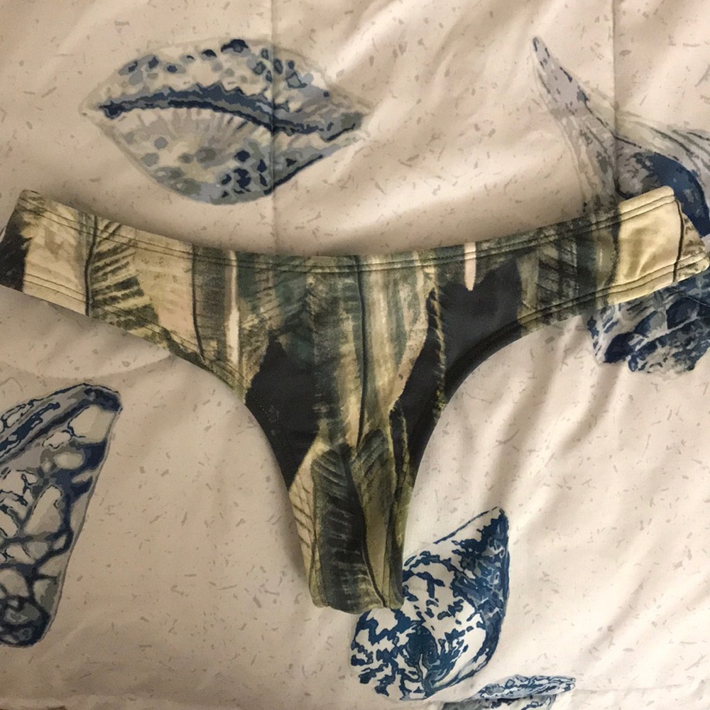 Small Midori palm whale tale bottoms